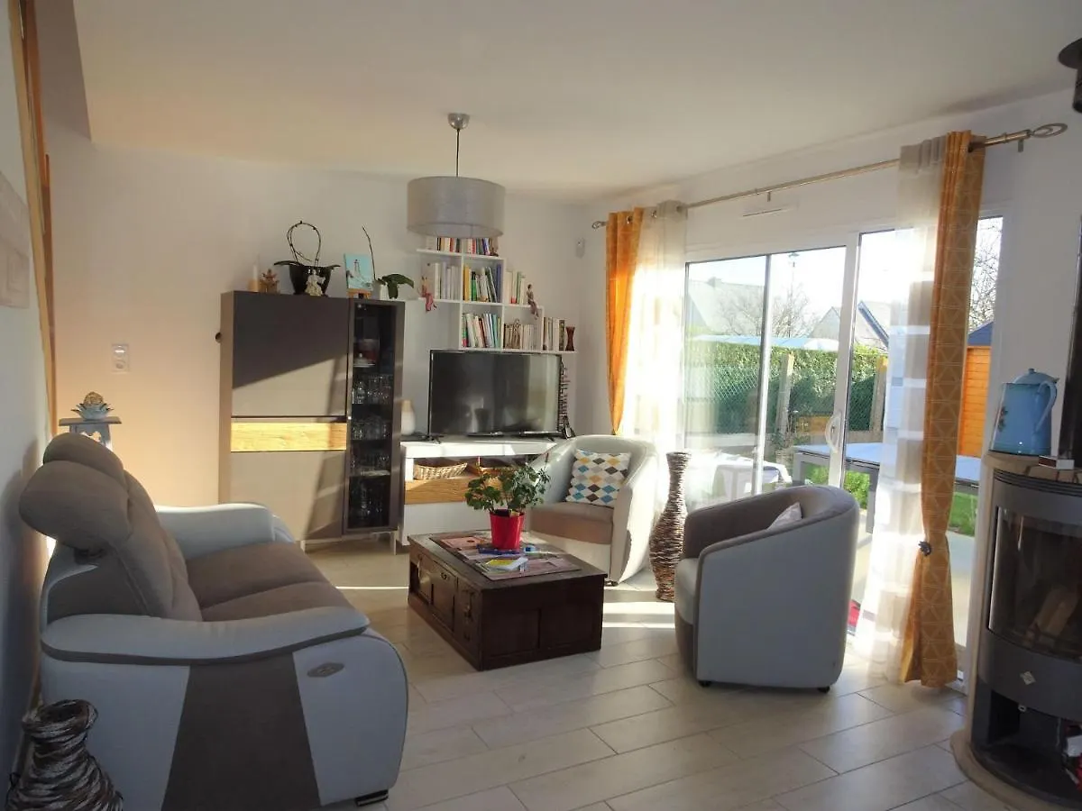 Comfortable Holiday Home, Emerald Coast, 프레헬