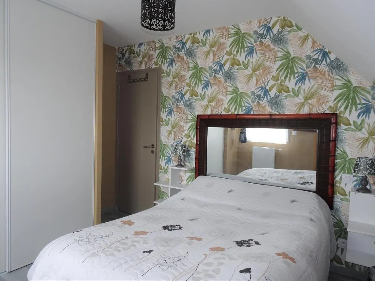 Comfortable Holiday Home, Emerald Coast, 프레헬
